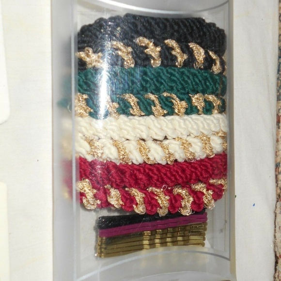 Vintage Rare 16 Piece 8 Soft Ponytail 8 Clips Hair Accessories Set